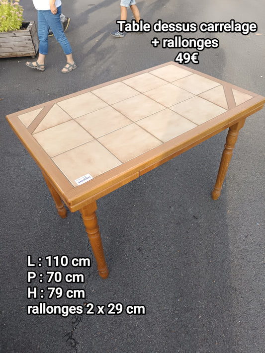 Table dessus carrelage 068970