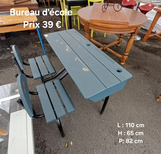 Bureau d'école repeint 047636